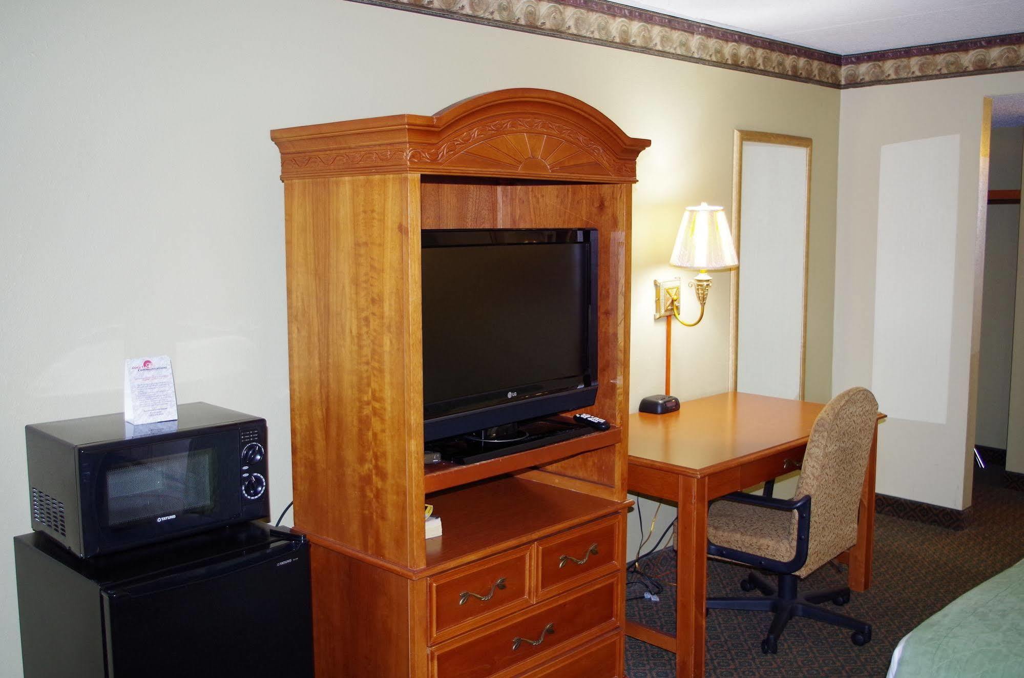 Americas Best Value Inn St. Louis Downtown Buitenkant foto